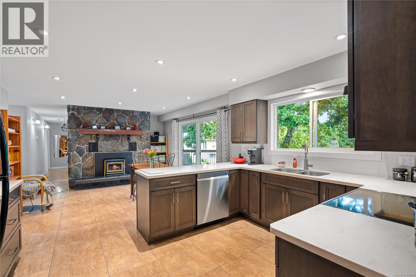 714 Bradley Dyne Rd, North Saanich