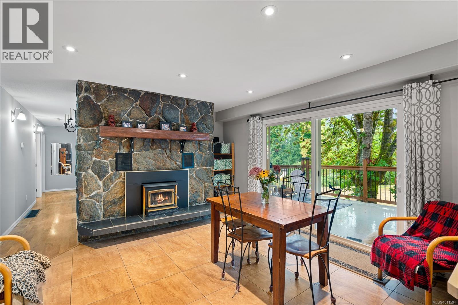 714 Bradley Dyne Rd, North Saanich