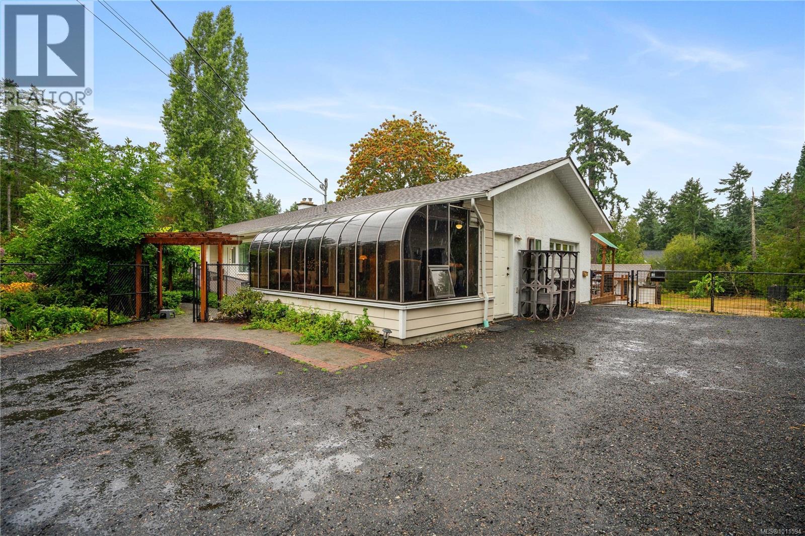 714 Bradley Dyne Rd, North Saanich