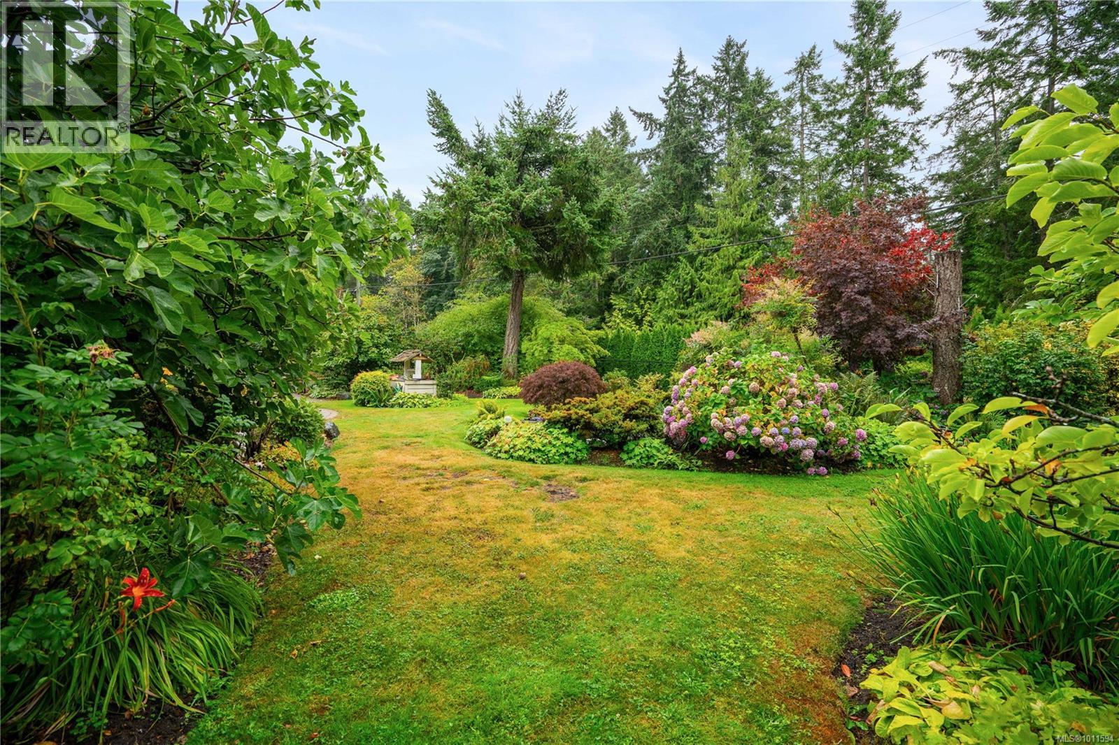 714 Bradley Dyne Rd, North Saanich