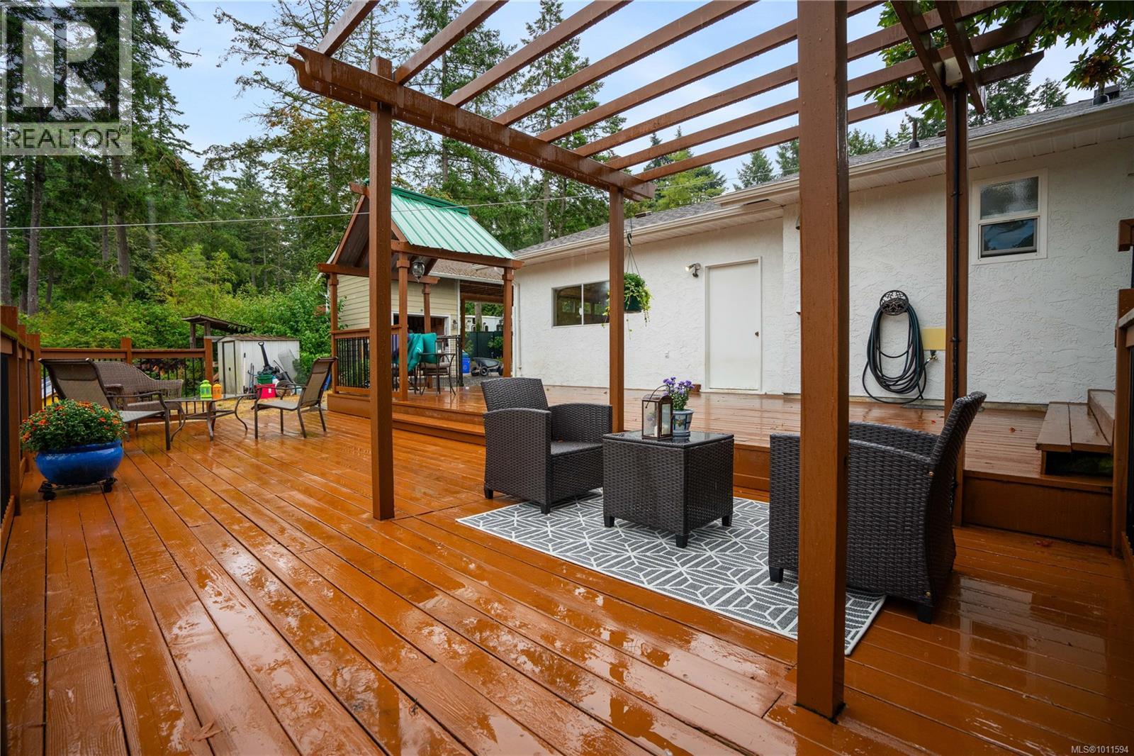 714 Bradley Dyne Rd, North Saanich