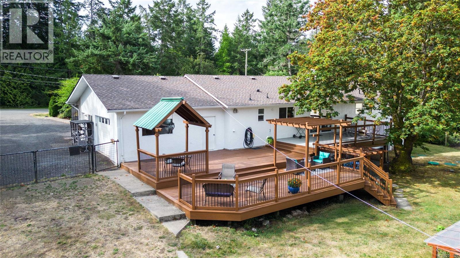 714 Bradley Dyne Rd, North Saanich