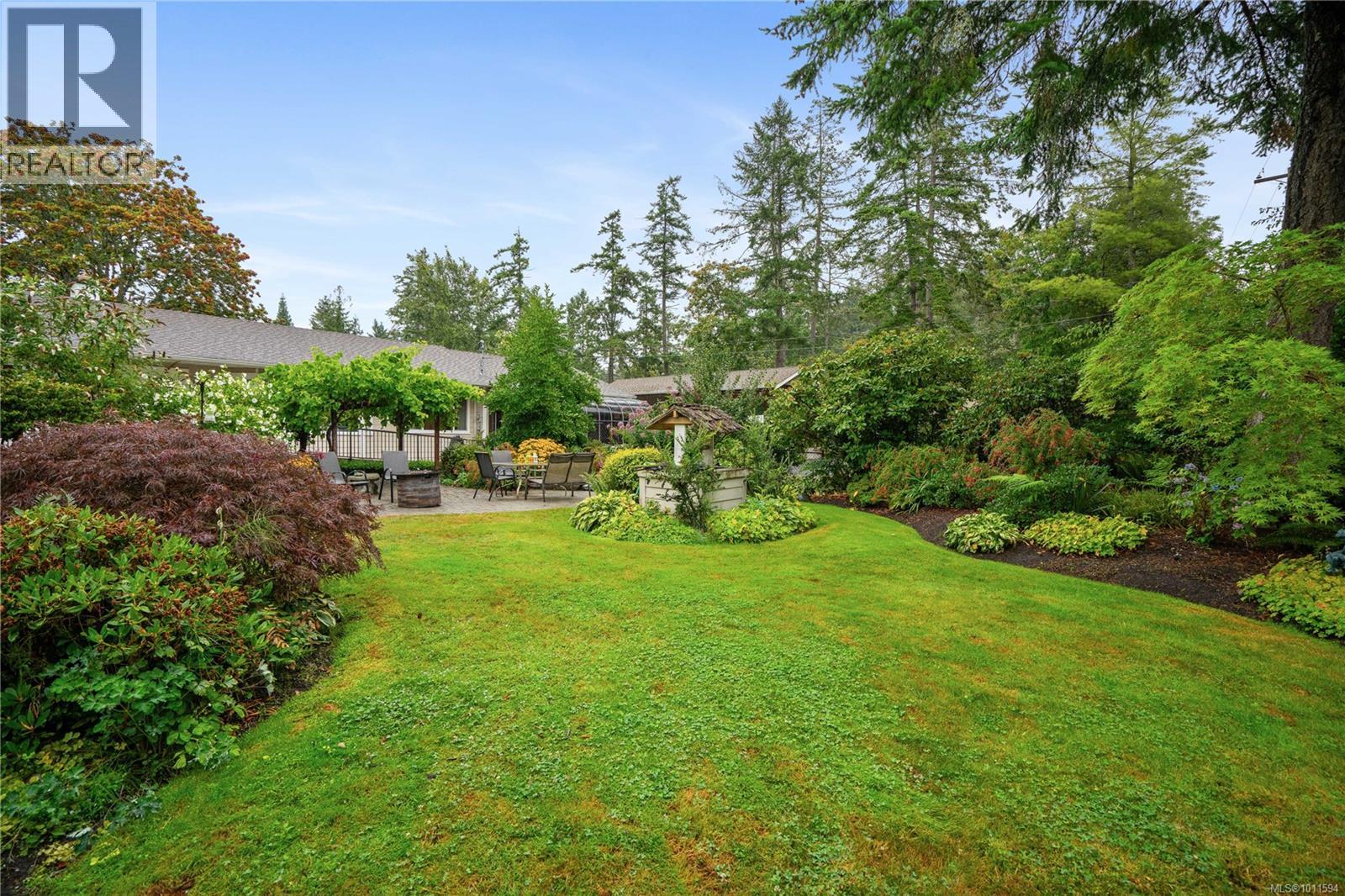 714 Bradley Dyne Rd, North Saanich