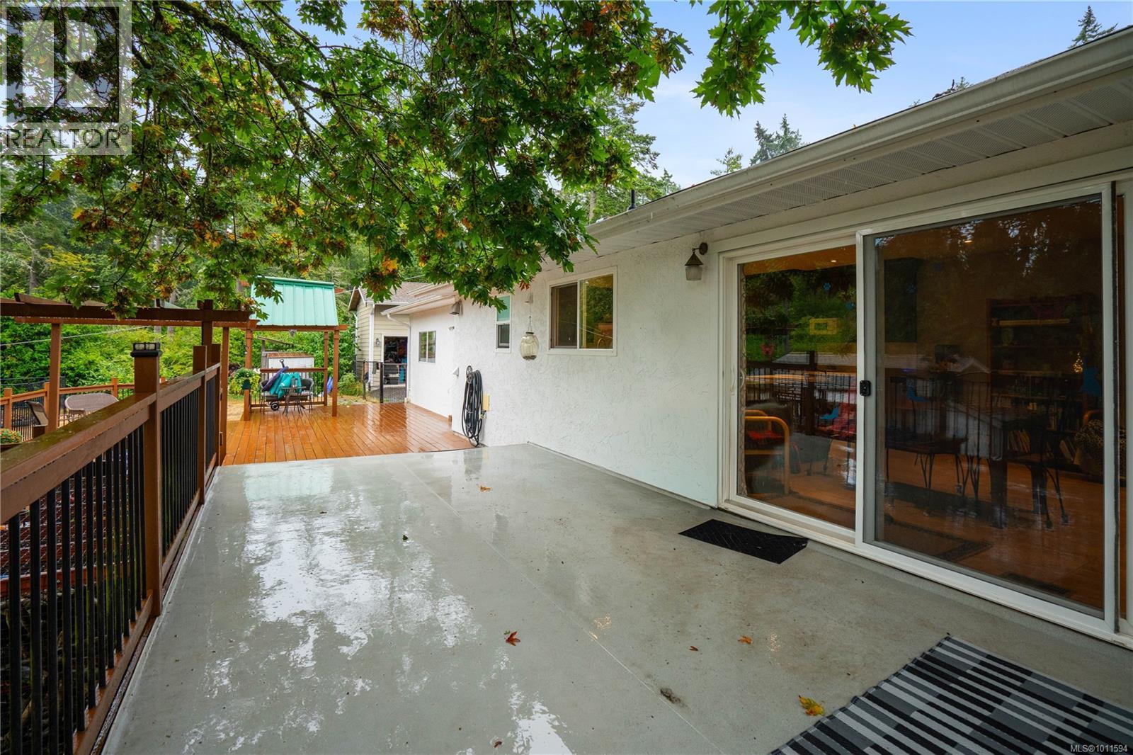 714 Bradley Dyne Rd, North Saanich