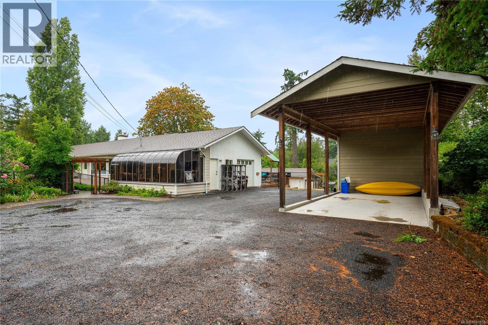 714 Bradley Dyne Rd, North Saanich
