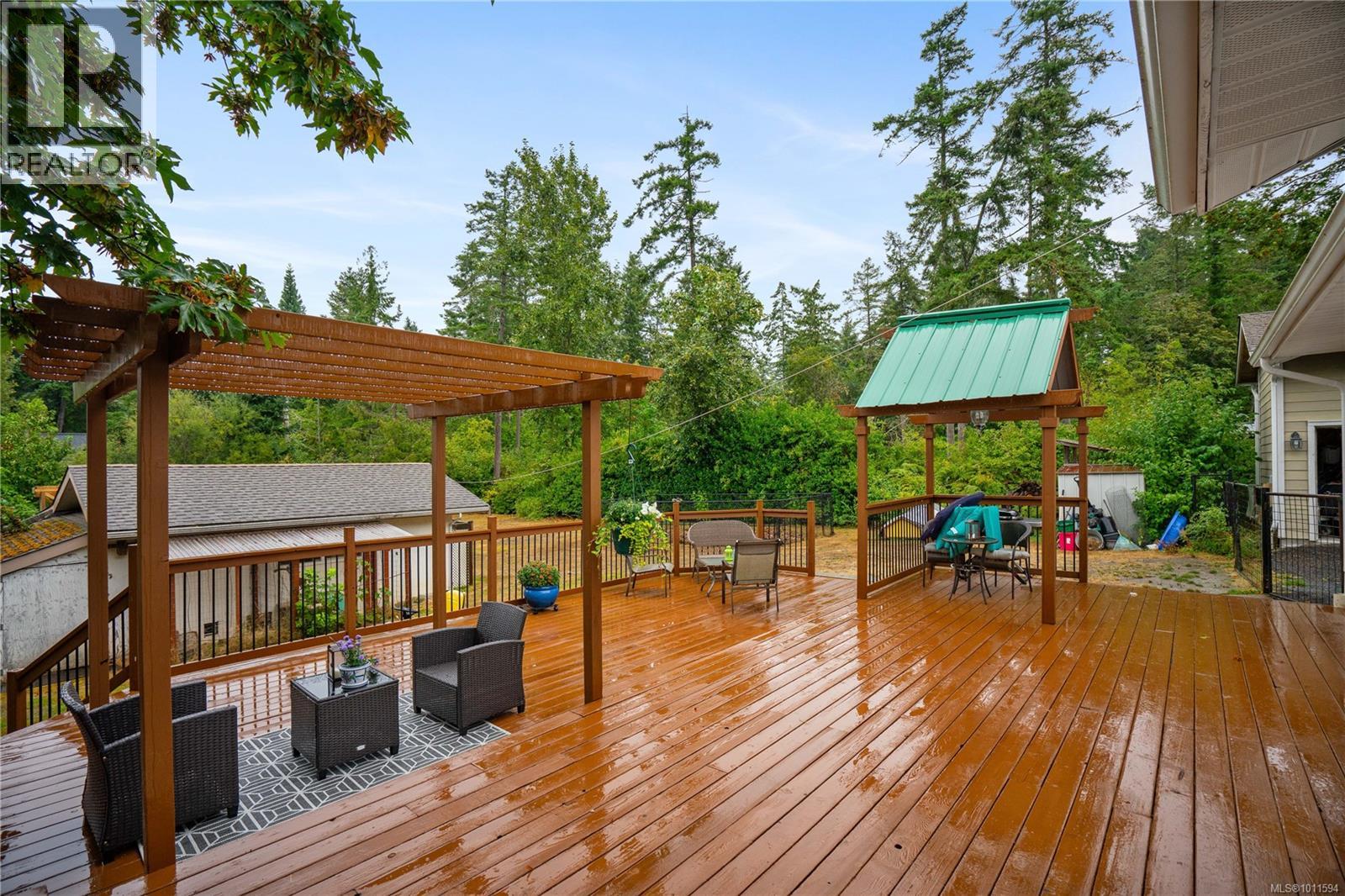 714 Bradley Dyne Rd, North Saanich