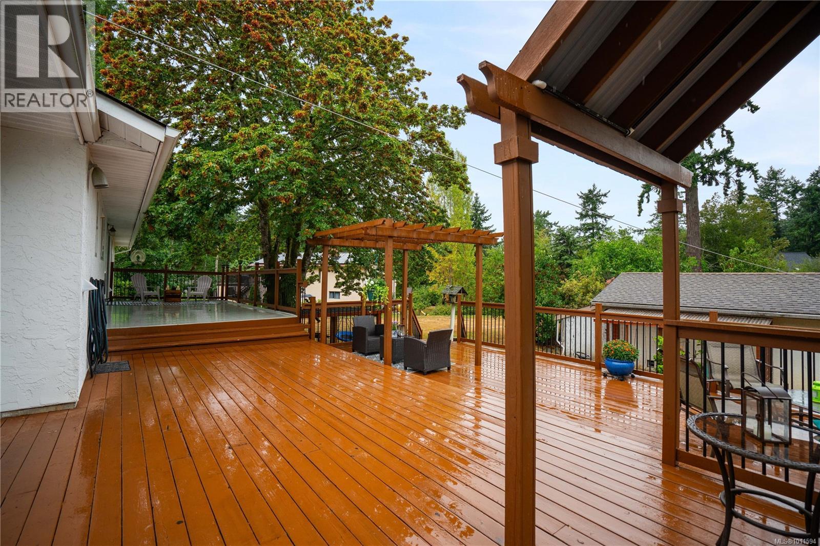 714 Bradley Dyne Rd, North Saanich