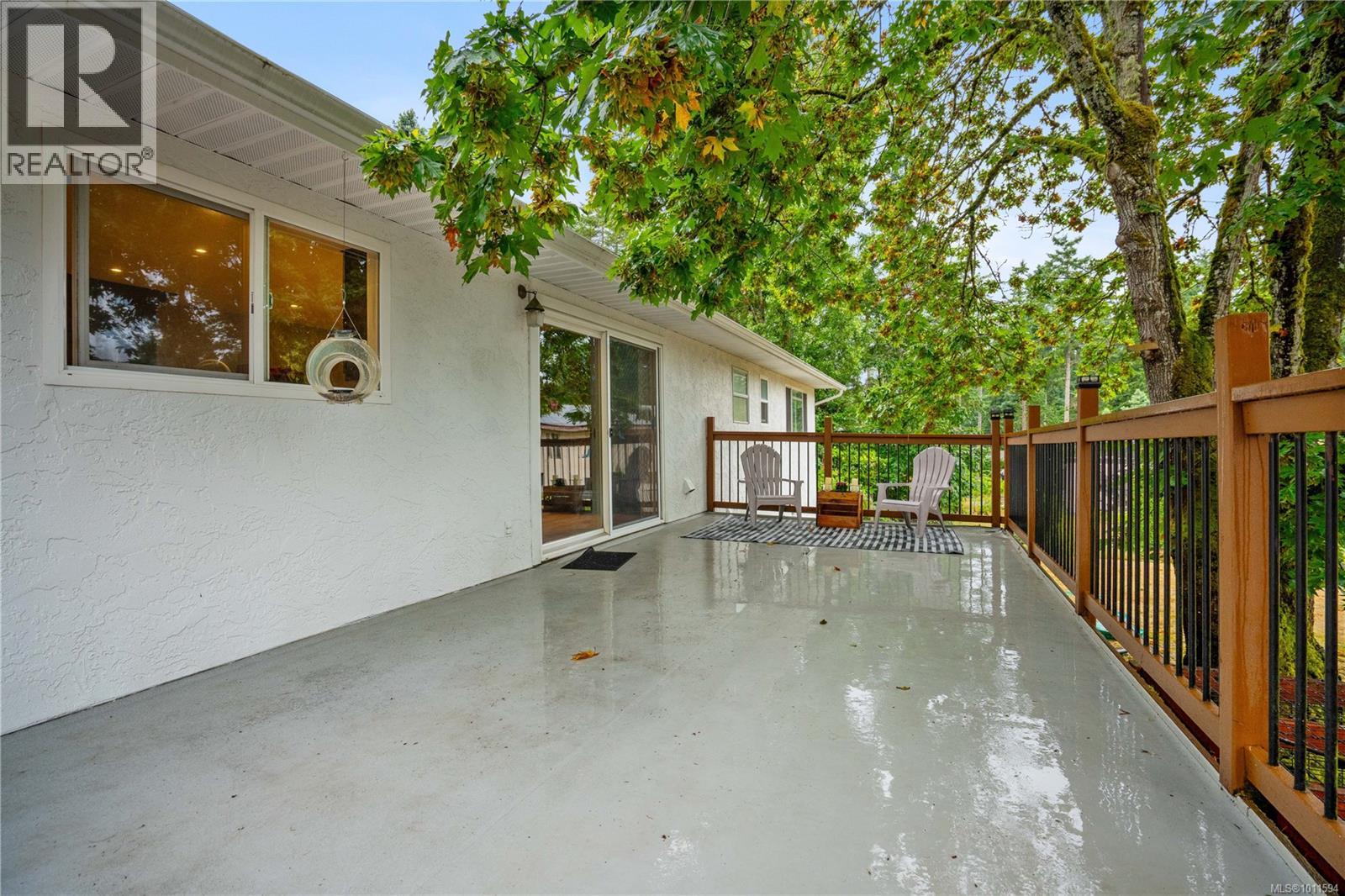 714 Bradley Dyne Rd, North Saanich
