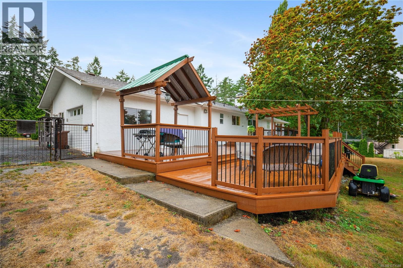 714 Bradley Dyne Rd, North Saanich