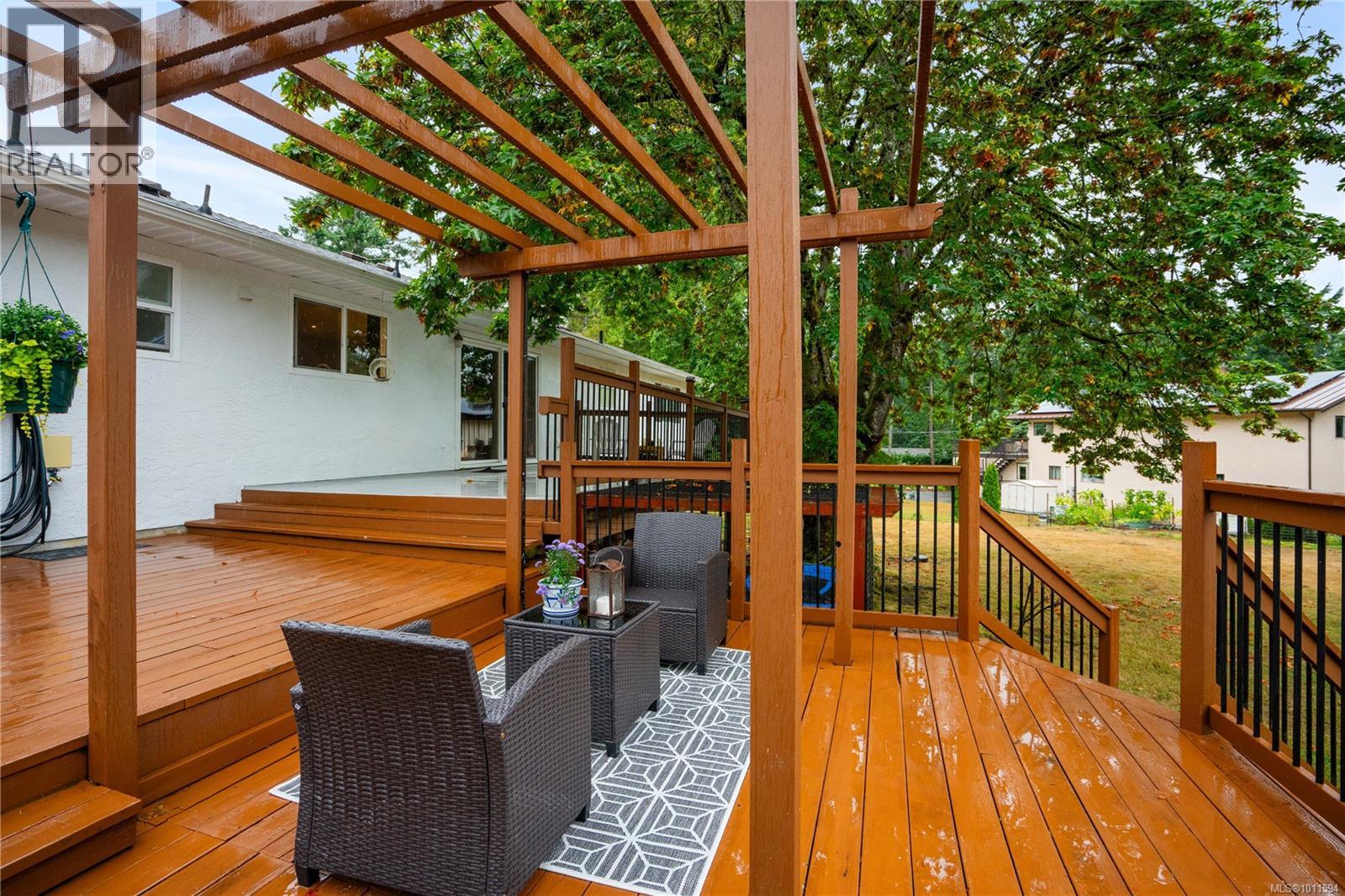 714 Bradley Dyne Rd, North Saanich