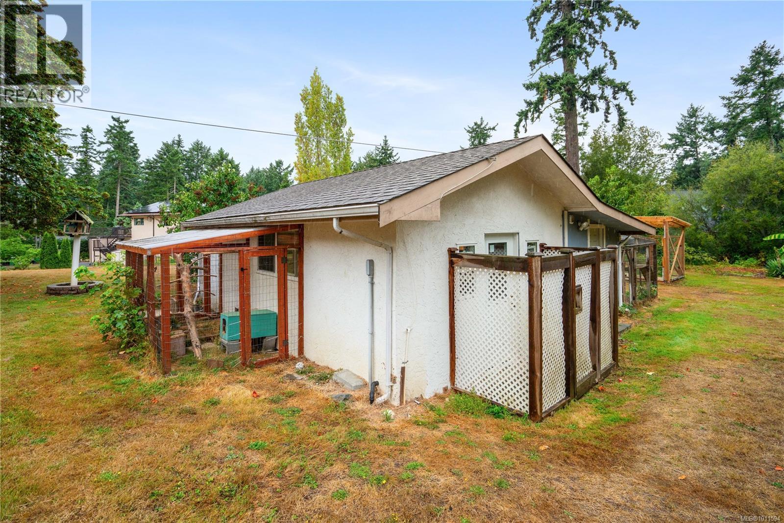 714 Bradley Dyne Rd, North Saanich