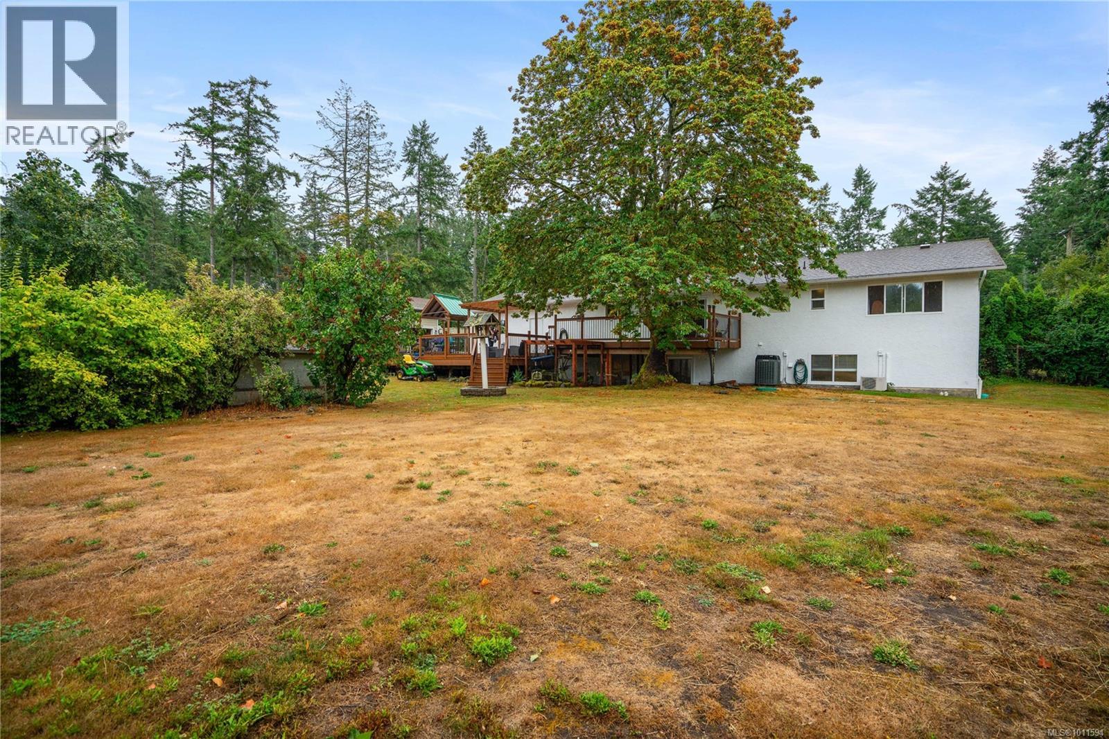 714 Bradley Dyne Rd, North Saanich