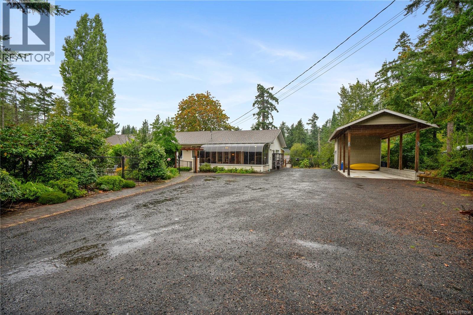 714 Bradley Dyne Rd, North Saanich