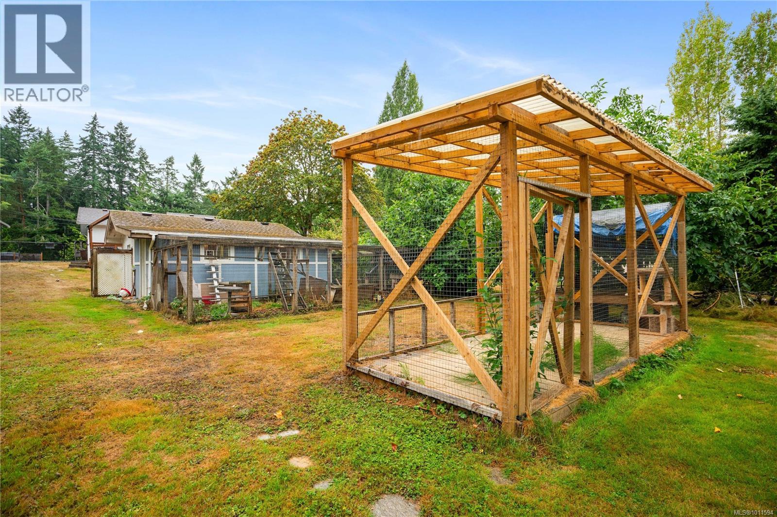 714 Bradley Dyne Rd, North Saanich