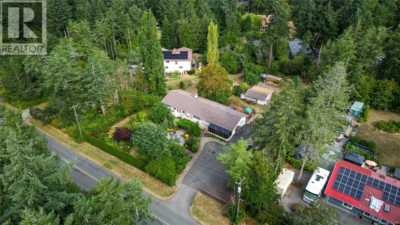 714 Bradley Dyne Rd, North Saanich