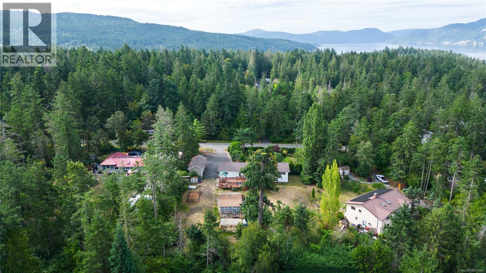 714 Bradley Dyne Rd, North Saanich