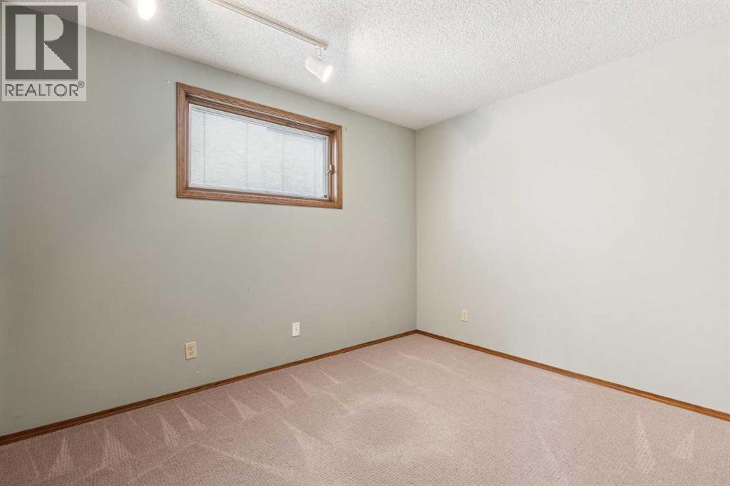 Photo 33 of 16 Edcath Mews Nw, Calgary AB