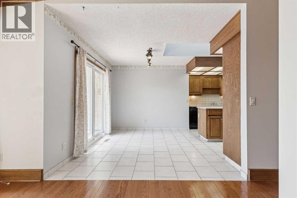 Photo 11 of 16 Edcath Mews Nw, Calgary AB