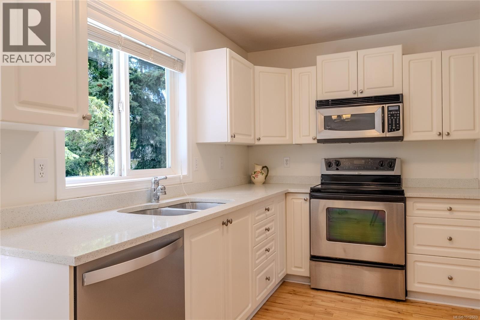 Photo 10 of 407 Coralee Pl, Langford BC