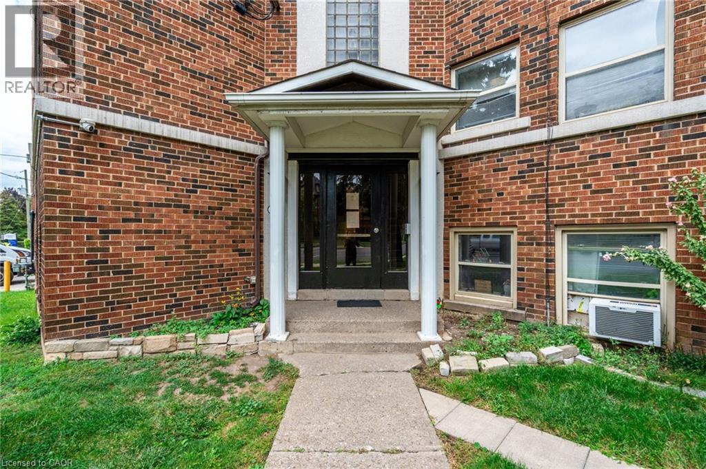 Photo 2 of 452 Aberdeen Avenue Unit 13, Hamilton ON