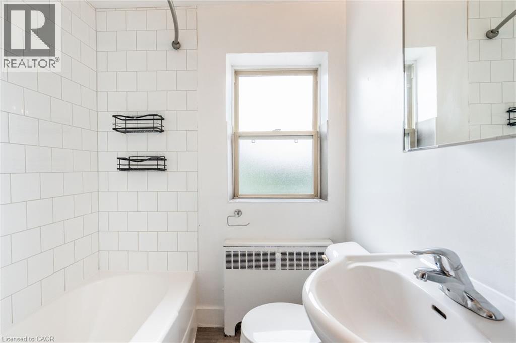 Photo 16 of 452 Aberdeen Avenue Unit 13, Hamilton ON