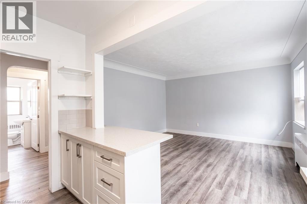 Photo 8 of 452 Aberdeen Avenue Unit 13, Hamilton ON