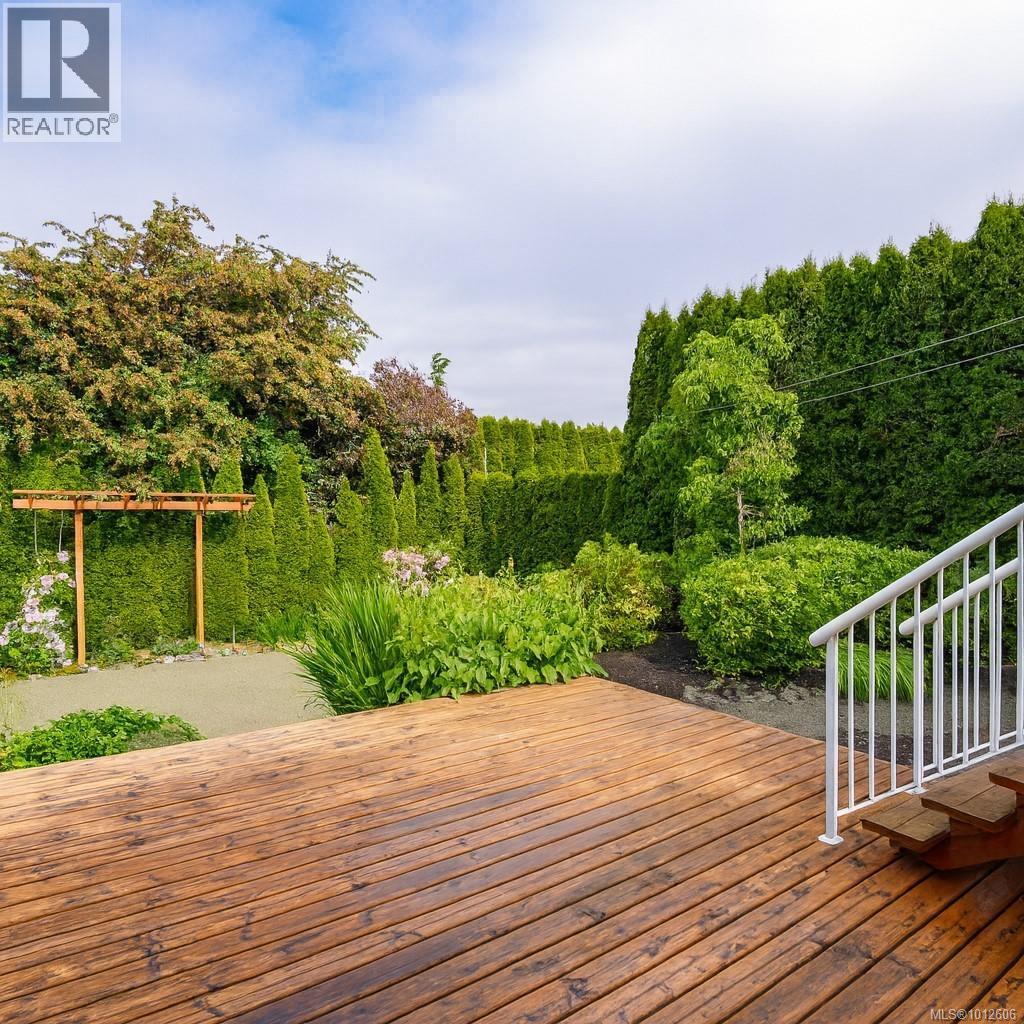 Photo 4 of 4406 Torquay Dr, Saanich BC