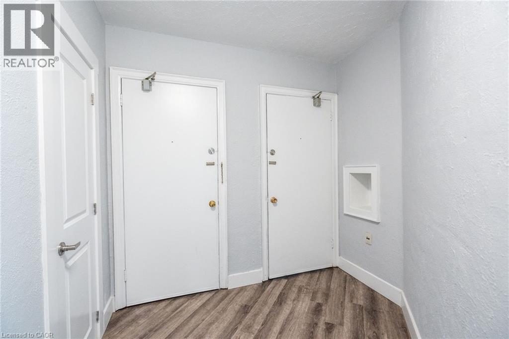 Photo 3 of 452 Aberdeen Avenue Unit 13, Hamilton ON
