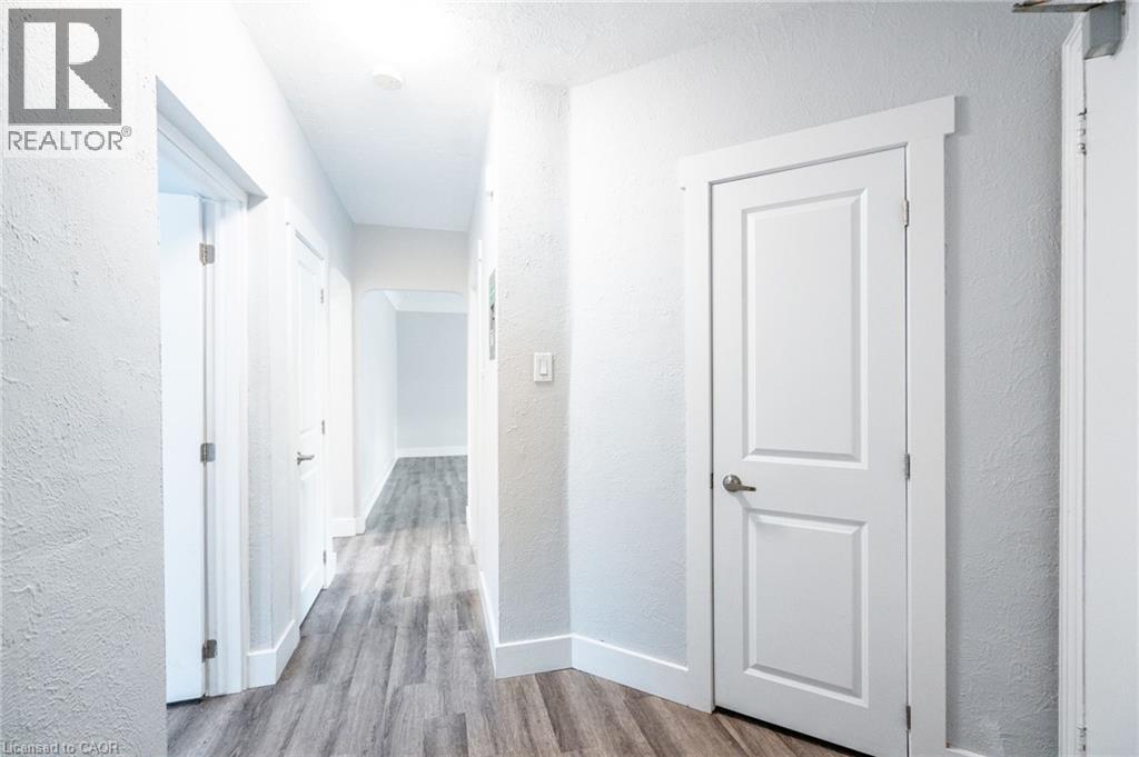 Photo 4 of 452 Aberdeen Avenue Unit 13, Hamilton ON