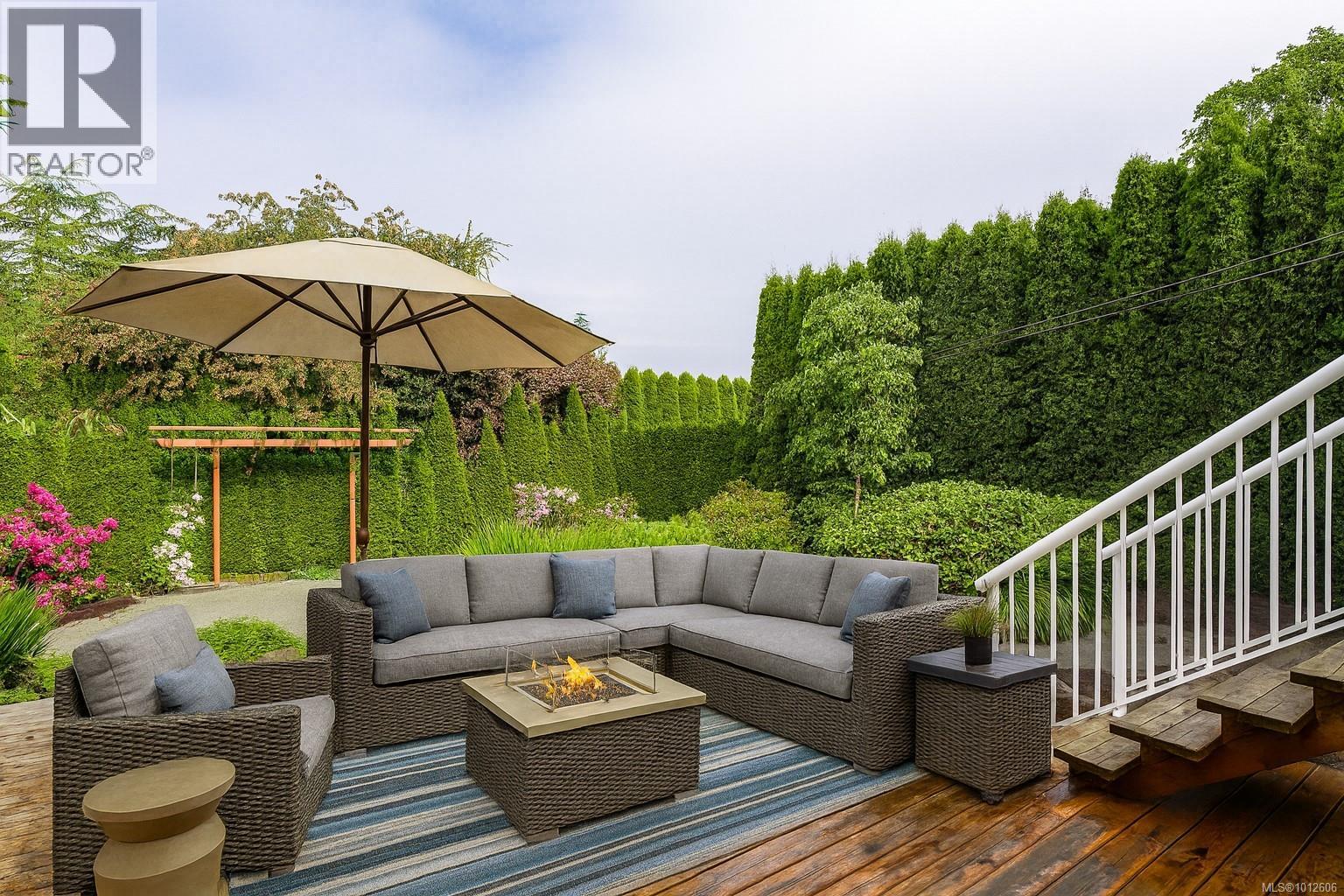 Photo 3 of 4406 Torquay Dr, Saanich BC