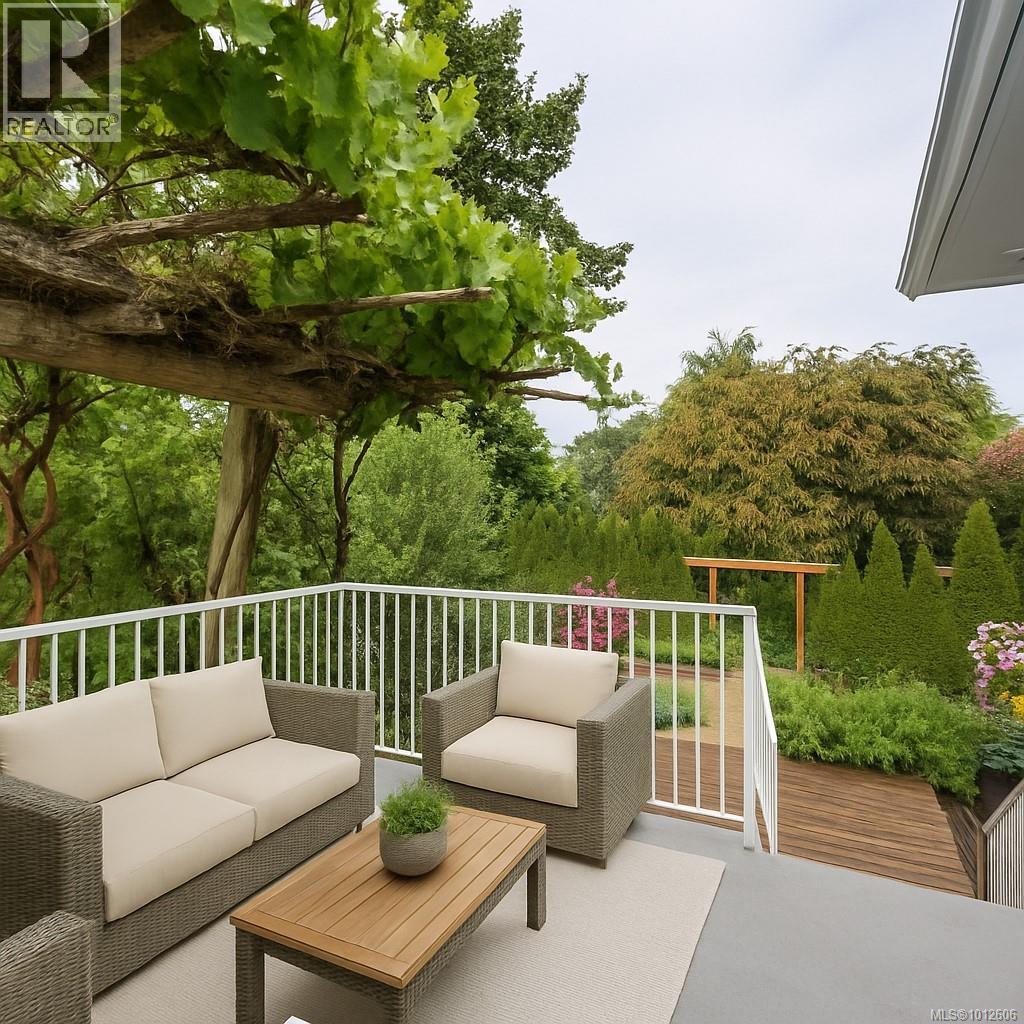 Photo 14 of 4406 Torquay Dr, Saanich BC