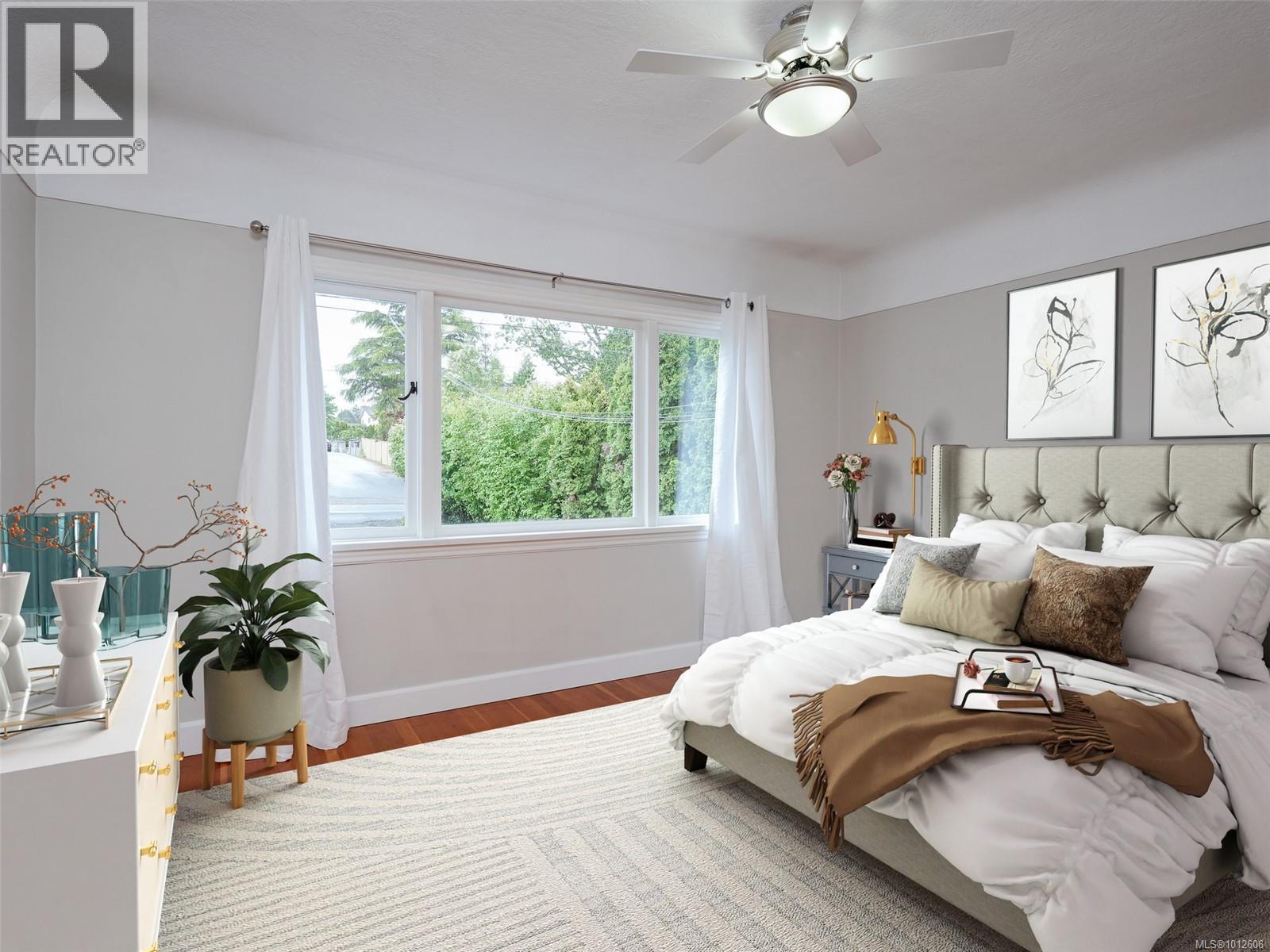 Photo 16 of 4406 Torquay Dr, Saanich BC