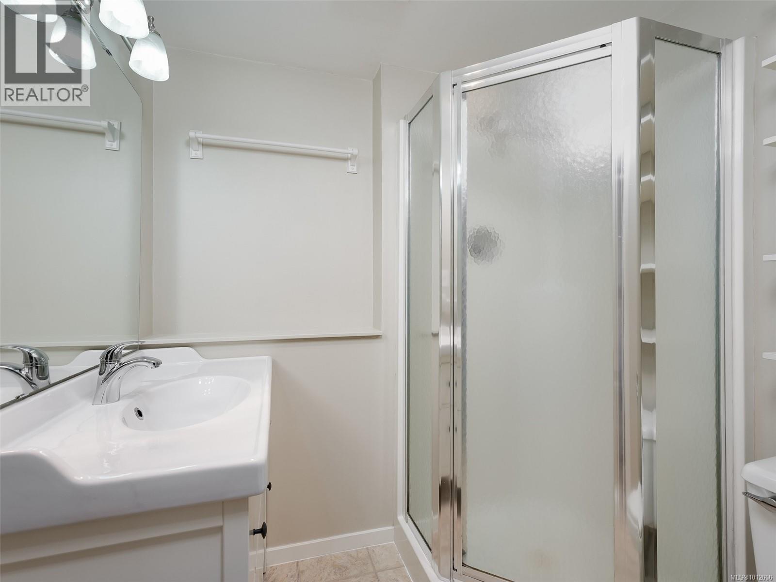Photo 23 of 4406 Torquay Dr, Saanich BC