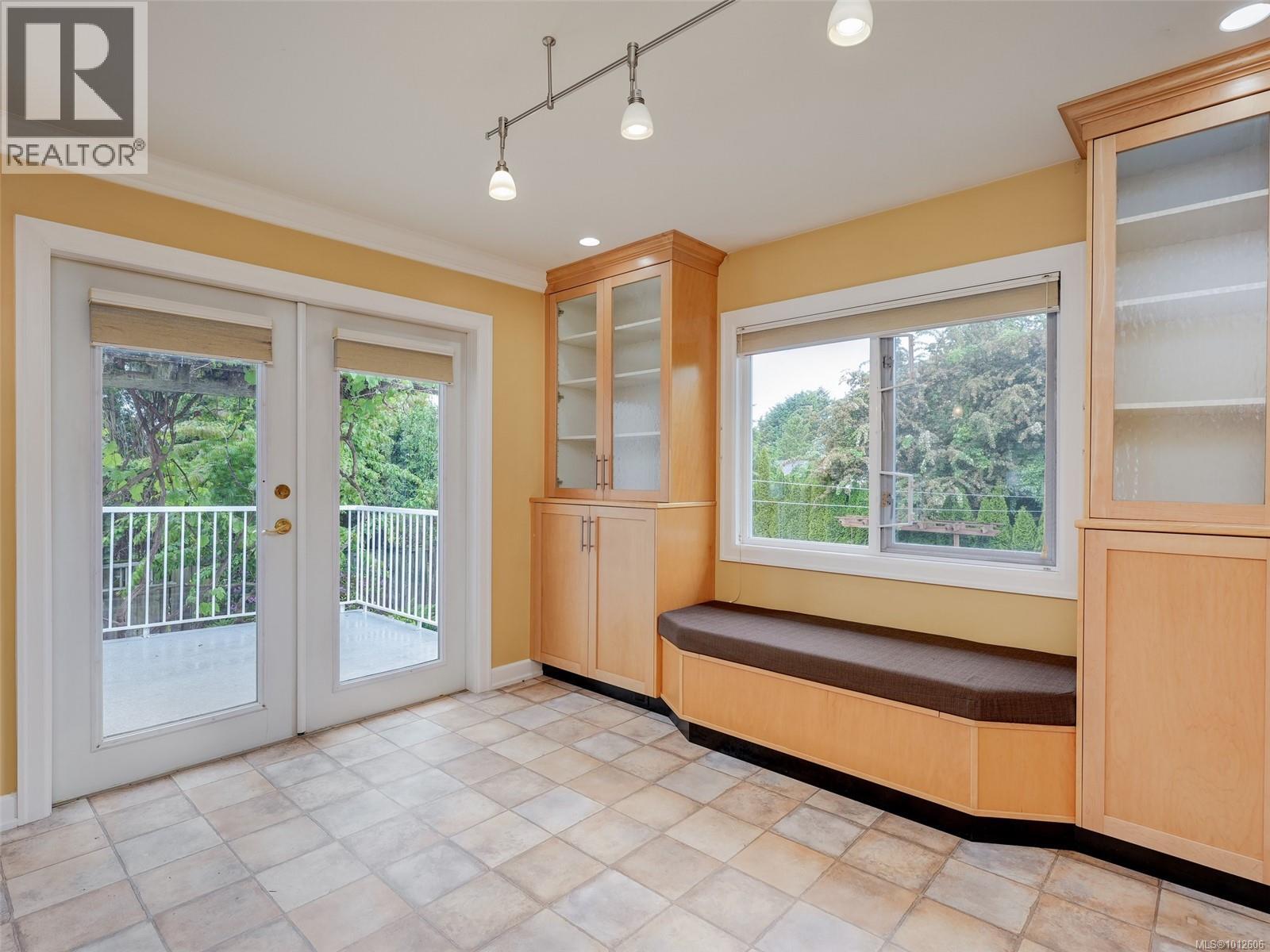 Photo 13 of 4406 Torquay Dr, Saanich BC