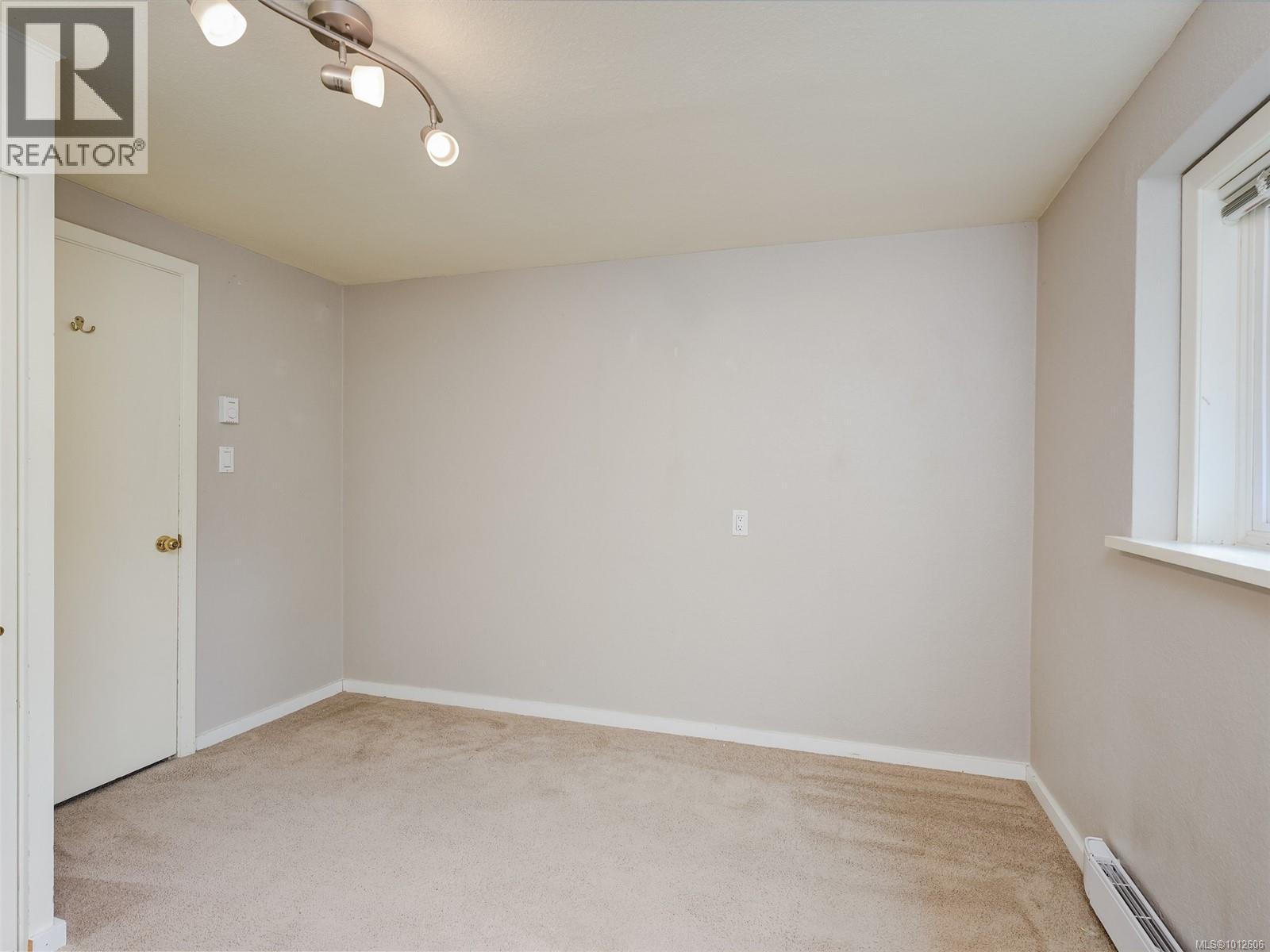 Photo 22 of 4406 Torquay Dr, Saanich BC