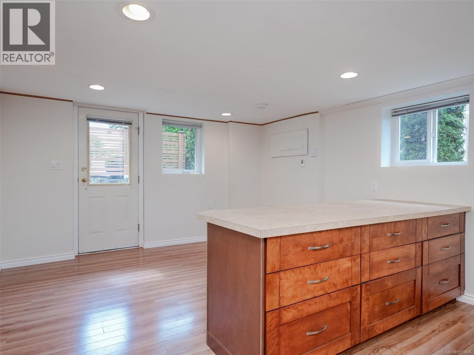 Photo 25 of 4406 Torquay Dr, Saanich BC