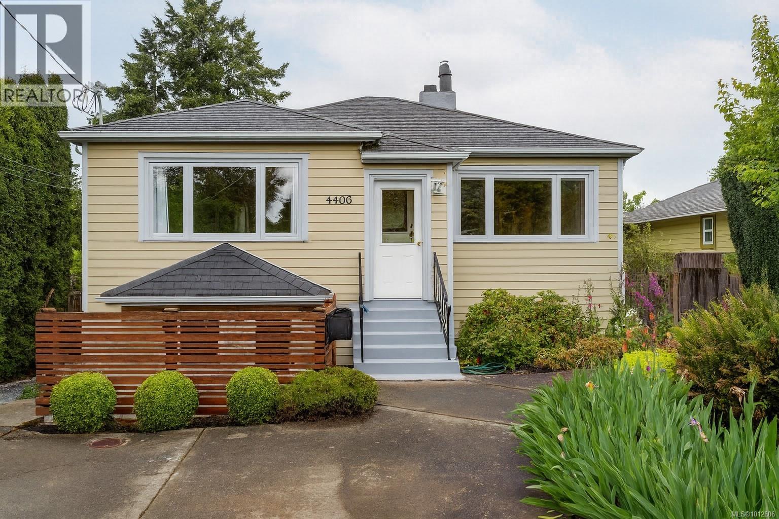 Photo 1 of 4406 Torquay Dr, Saanich BC