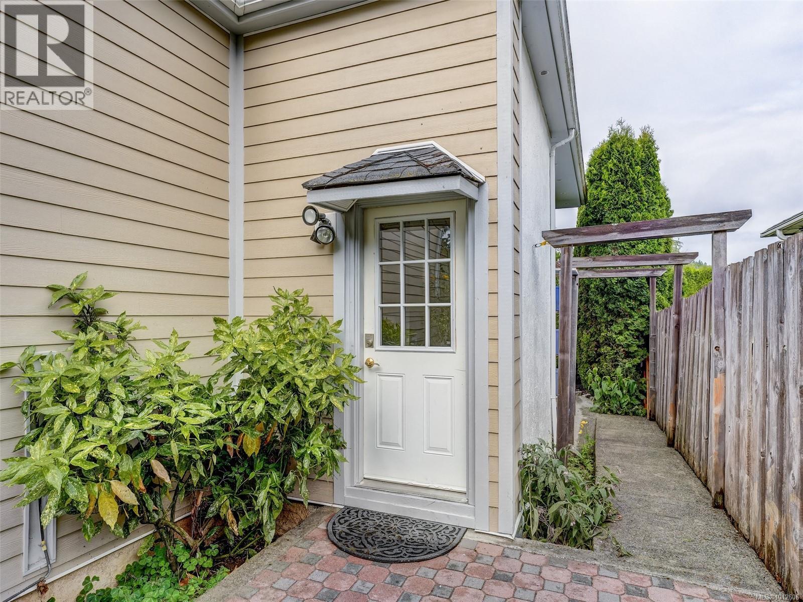 Photo 36 of 4406 Torquay Dr, Saanich BC