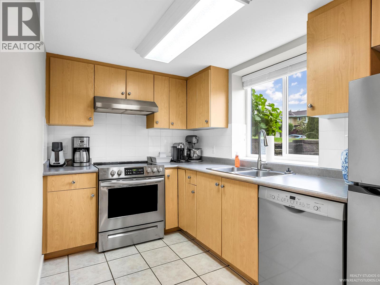 Photo 24 of 7774 Berkley Street, Burnaby BC