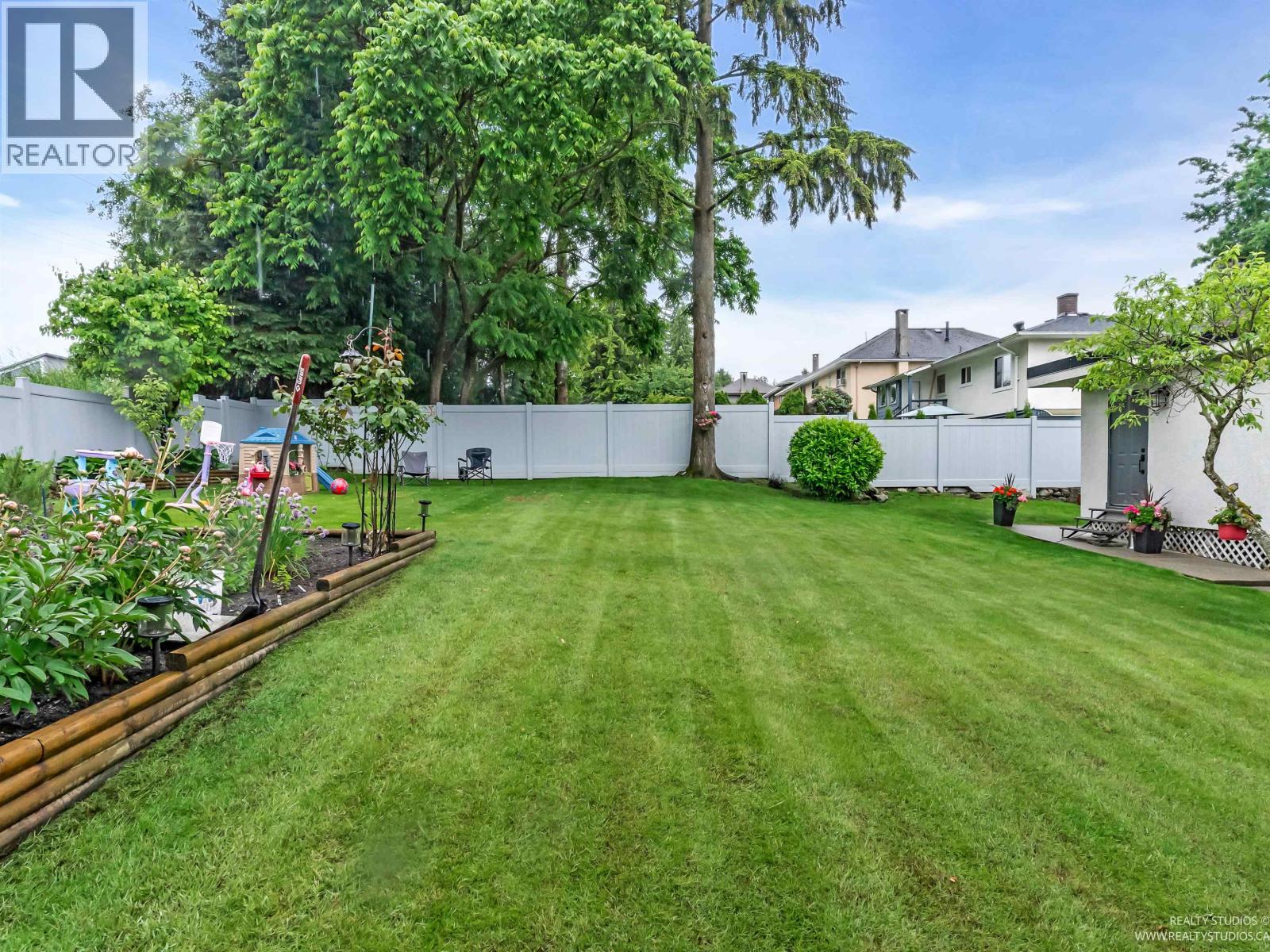 Photo 38 of 7774 Berkley Street, Burnaby BC