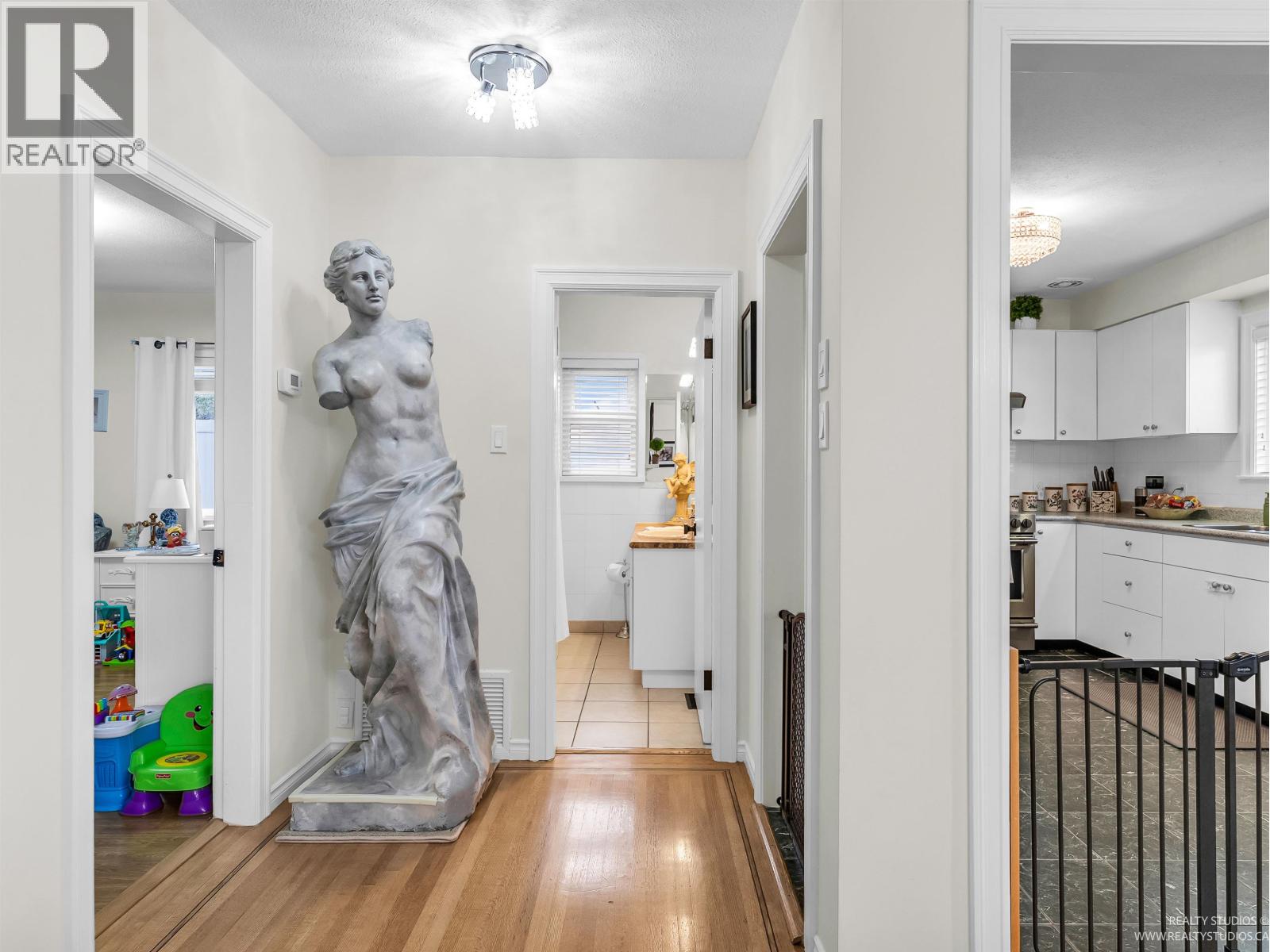 Photo 9 of 7774 Berkley Street, Burnaby BC