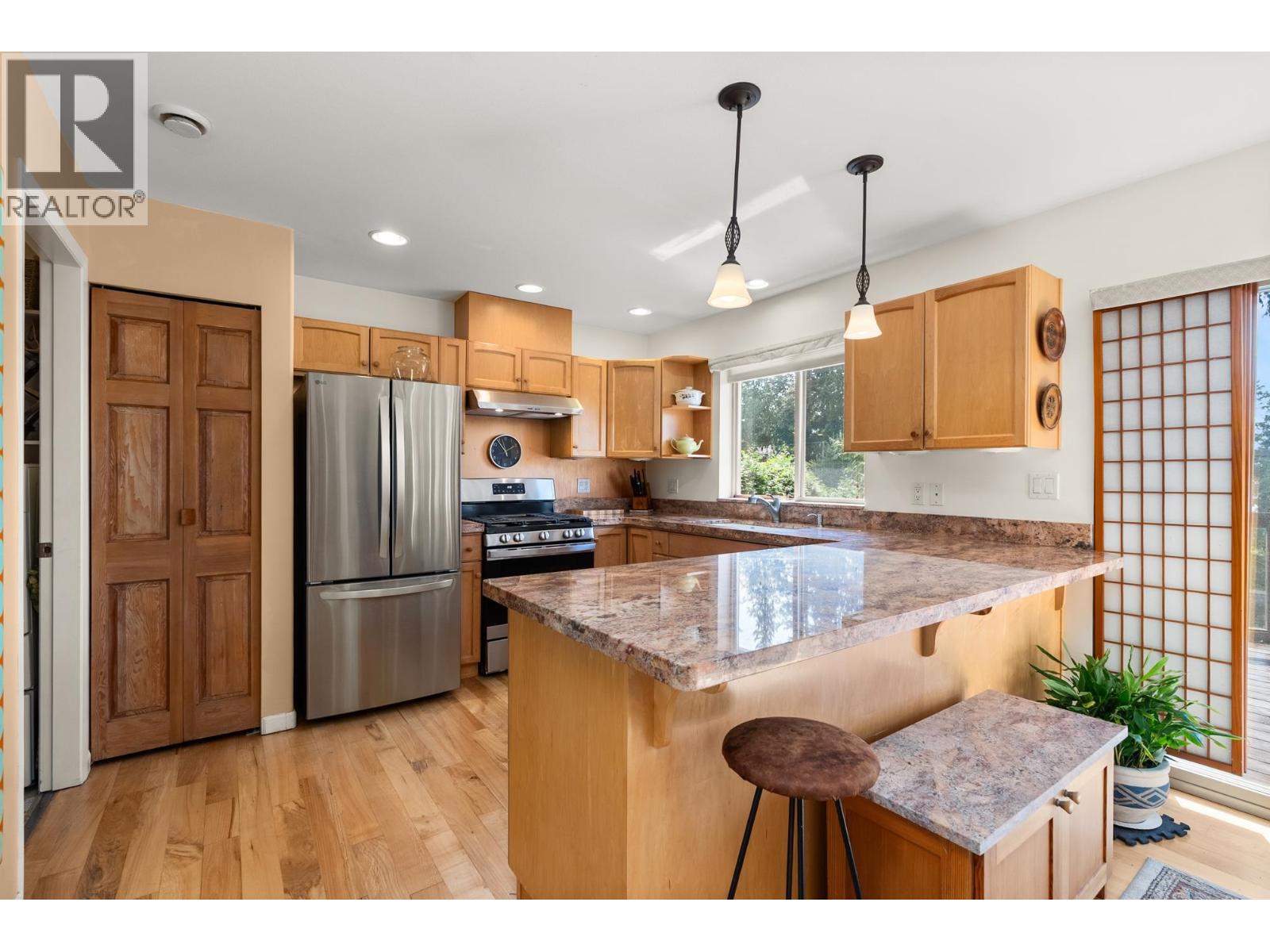 1372 GOWER POINT ROAD, Gibsons