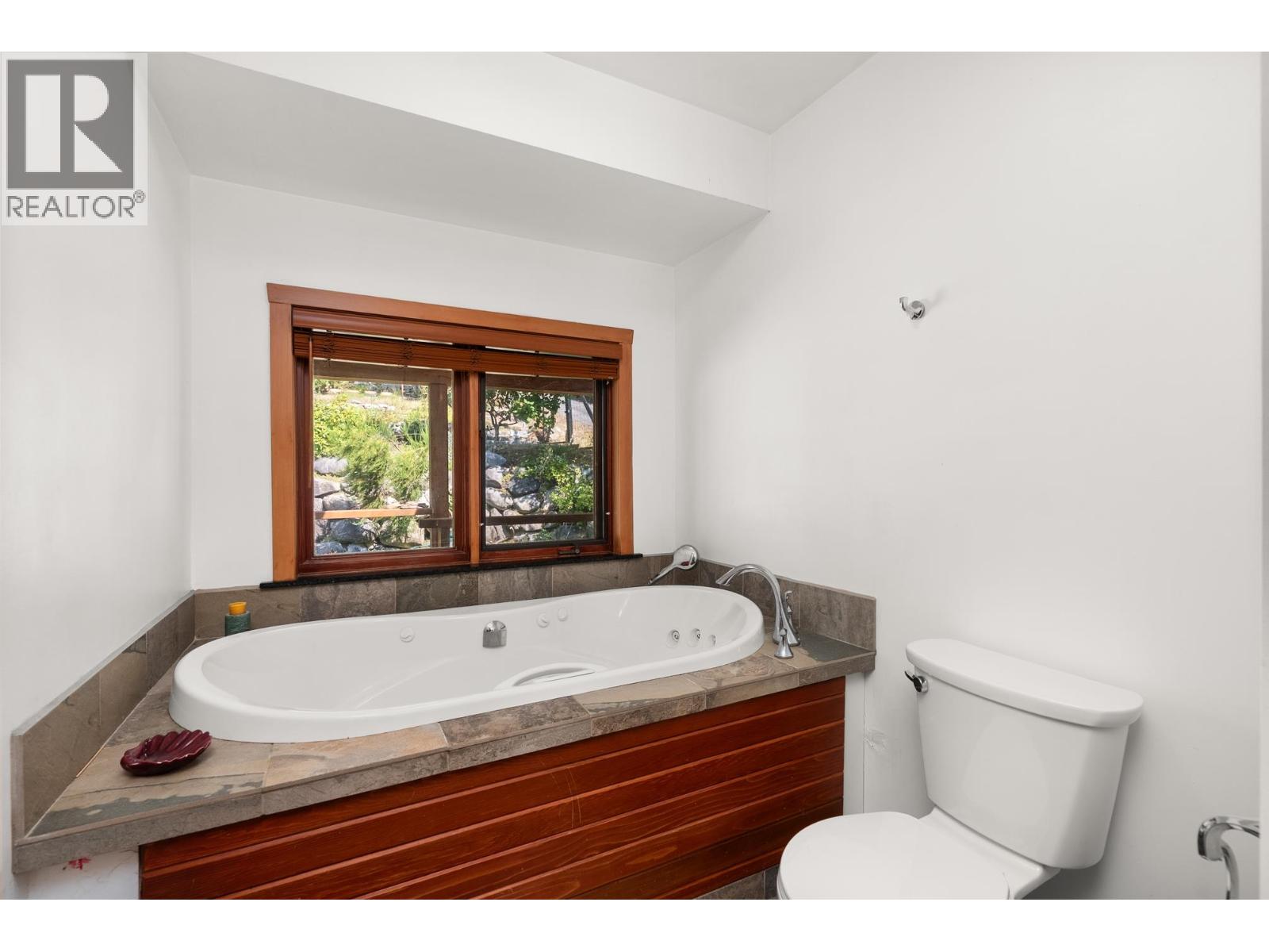 1372 GOWER POINT ROAD, Gibsons