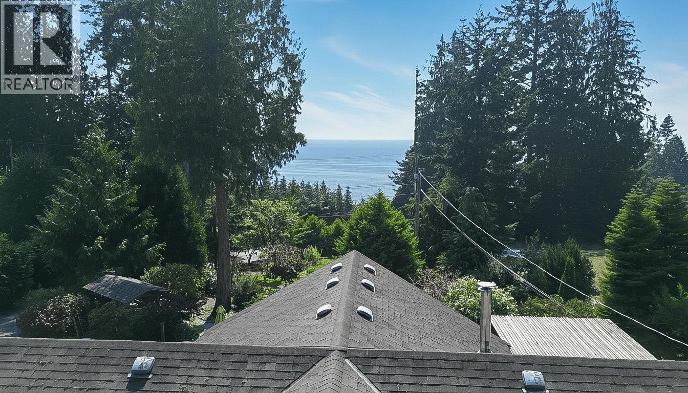 1372 GOWER POINT ROAD, Gibsons