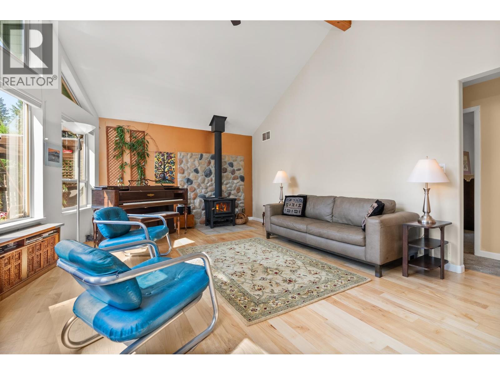 1372 GOWER POINT ROAD, Gibsons