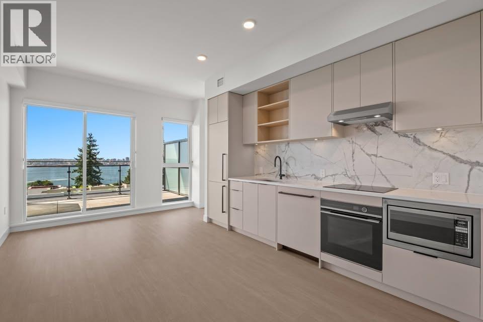 Photo 2 of 655 422 E 3rd Street, North Vancouver BC