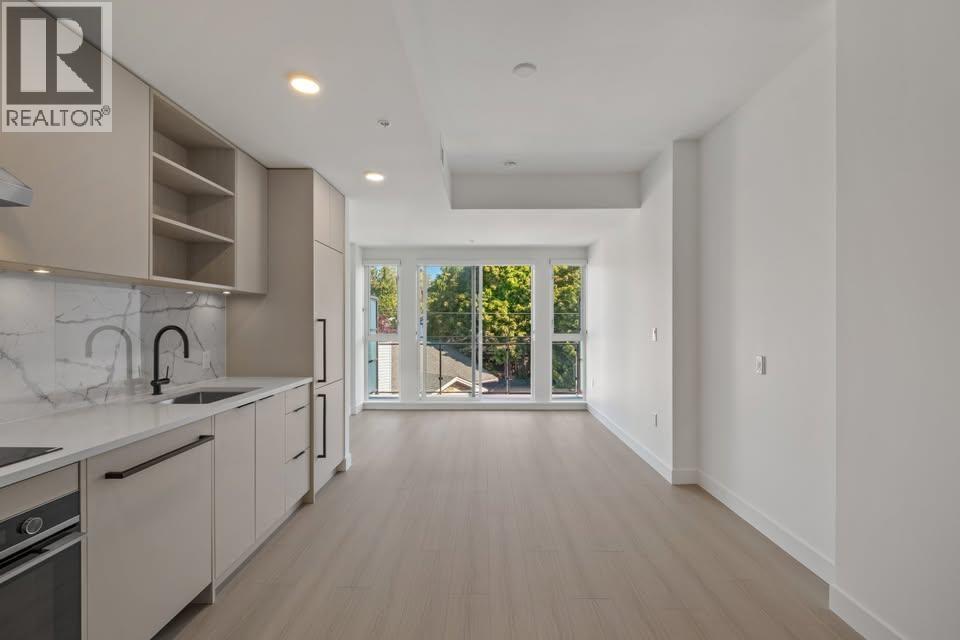 Photo 3 of 418 422 E 3rd Street, North Vancouver BC