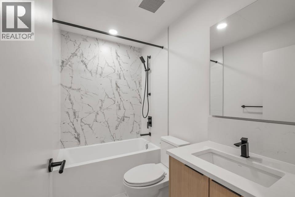 Photo 7 of 418 422 E 3rd Street, North Vancouver BC