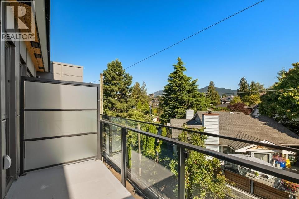 Photo 8 of 418 422 E 3rd Street, North Vancouver BC