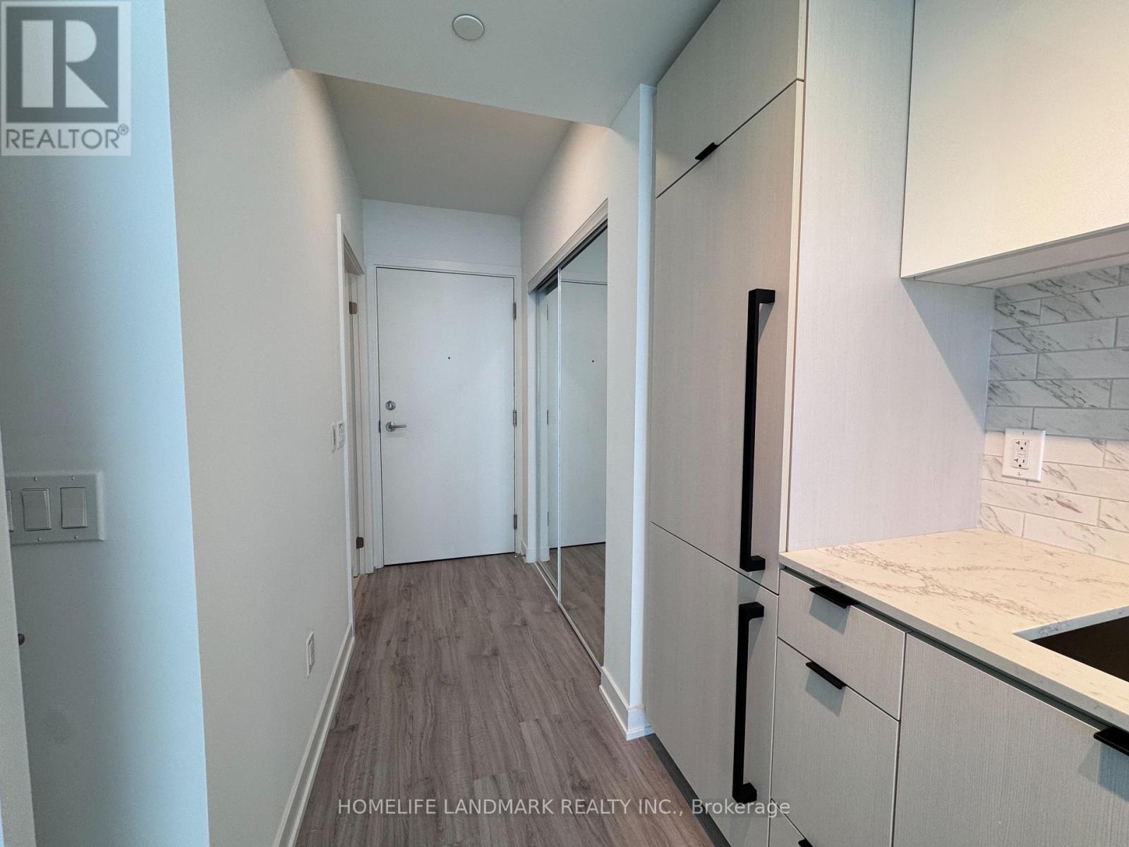 Photo 3 of 5310 252 Church Street, Toronto ON